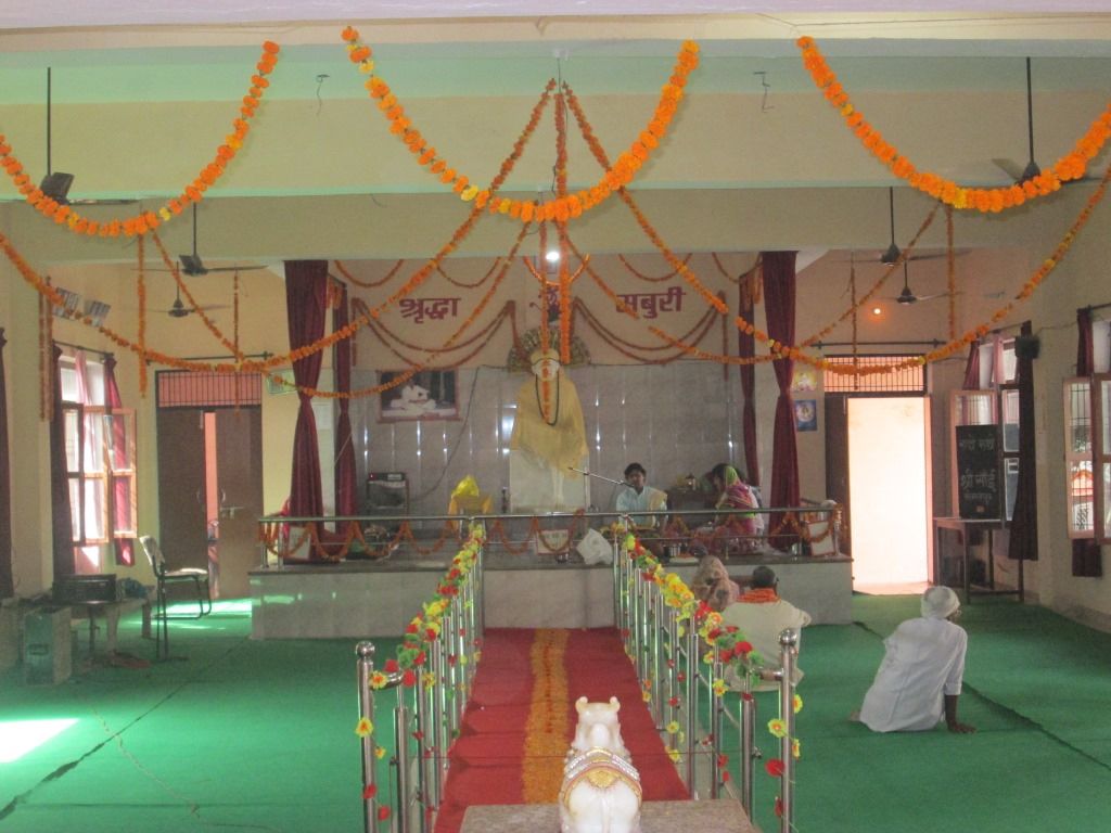 Bhavya Altar Garland Decoration